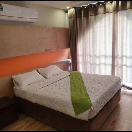 Hak Mall Suites And Apartments 라왈핀디 외부 사진