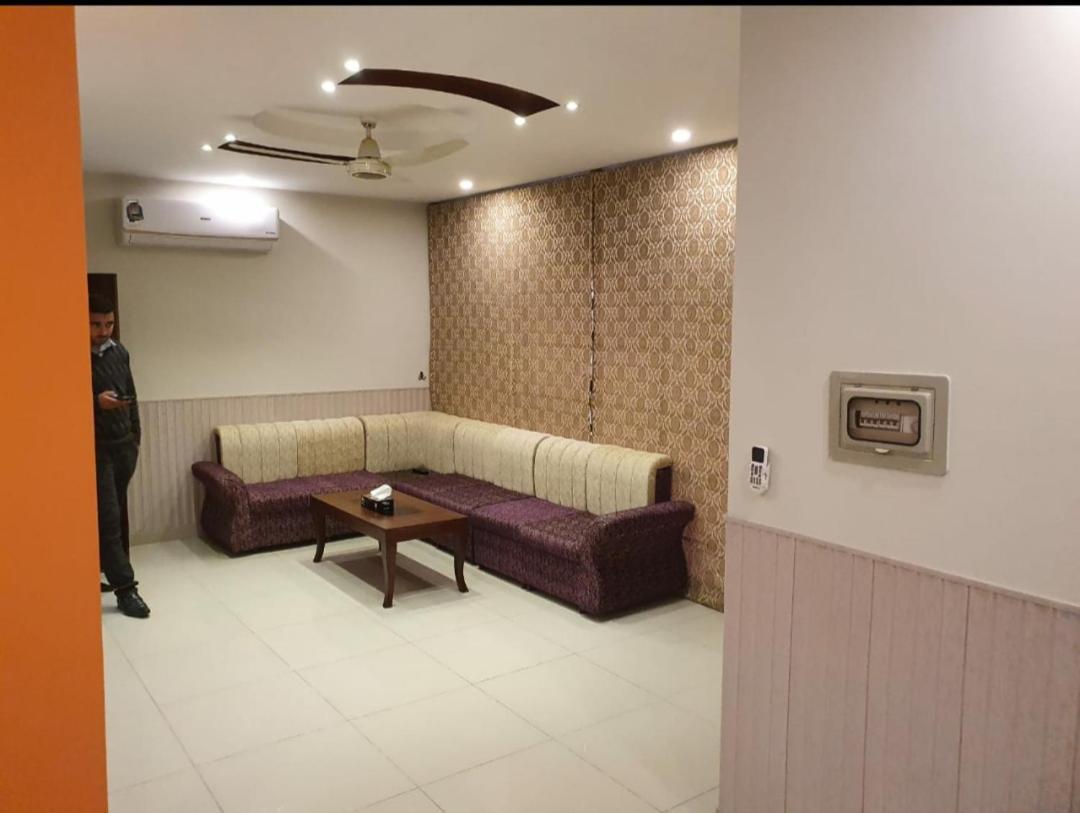 Hak Mall Suites And Apartments 라왈핀디 외부 사진