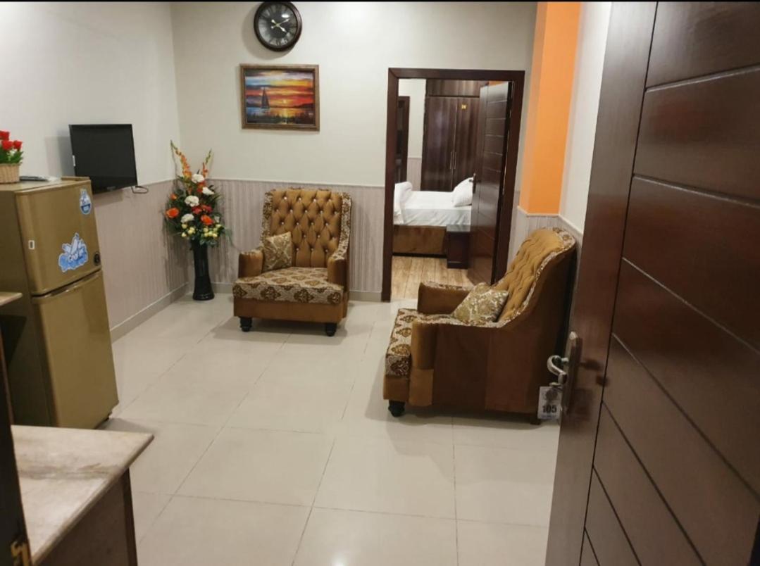 Hak Mall Suites And Apartments 라왈핀디 외부 사진