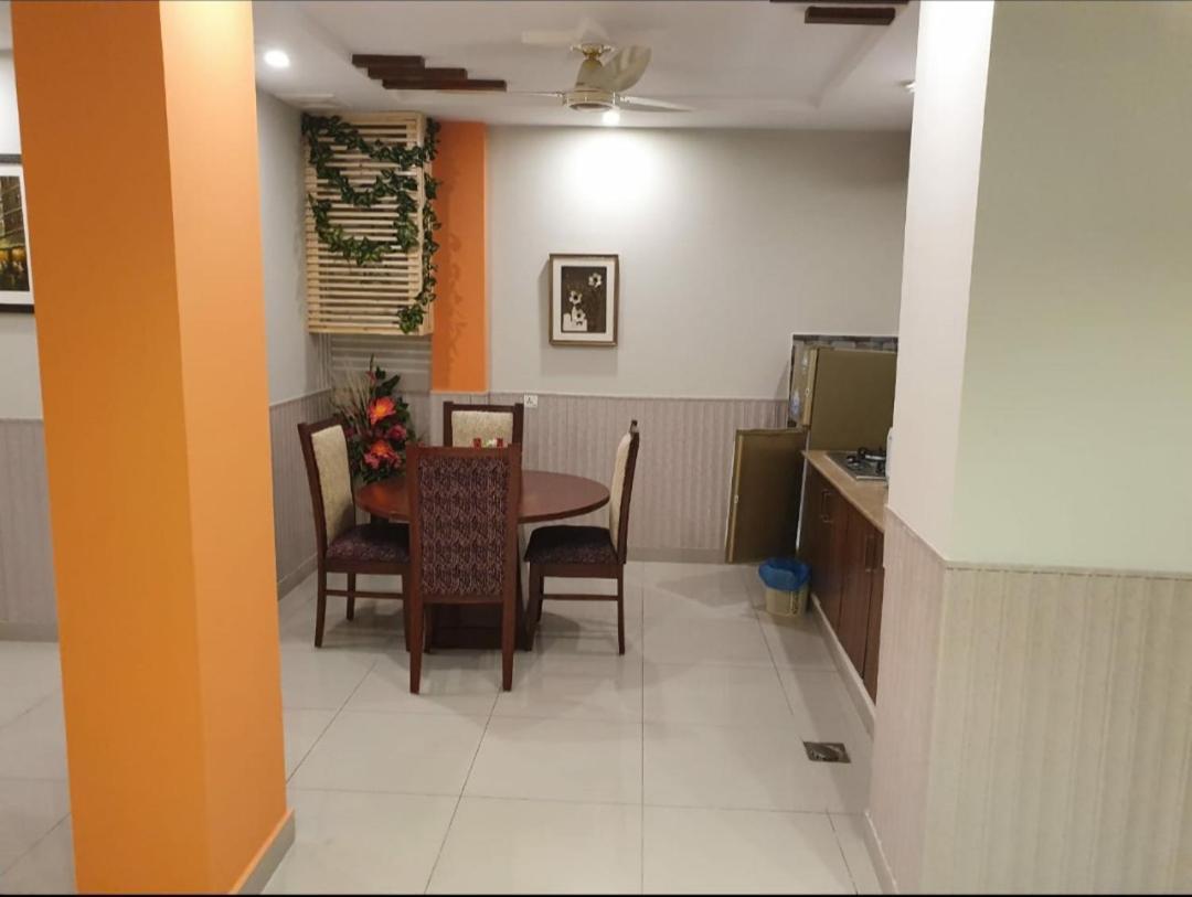 Hak Mall Suites And Apartments 라왈핀디 외부 사진