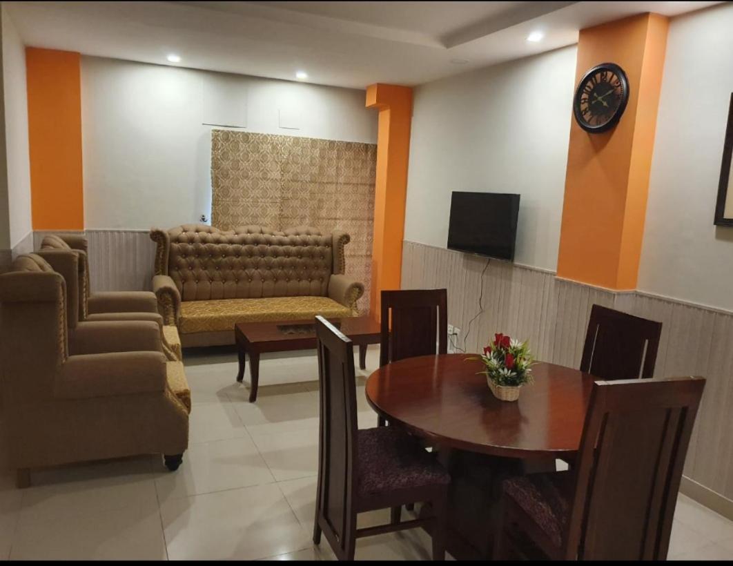 Hak Mall Suites And Apartments 라왈핀디 외부 사진