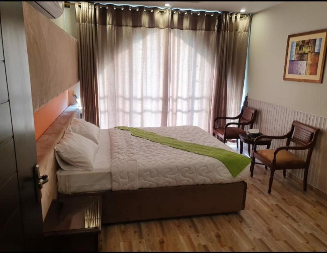Hak Mall Suites And Apartments 라왈핀디 외부 사진