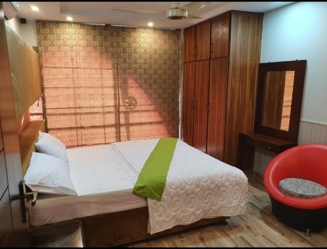Hak Mall Suites And Apartments 라왈핀디 외부 사진
