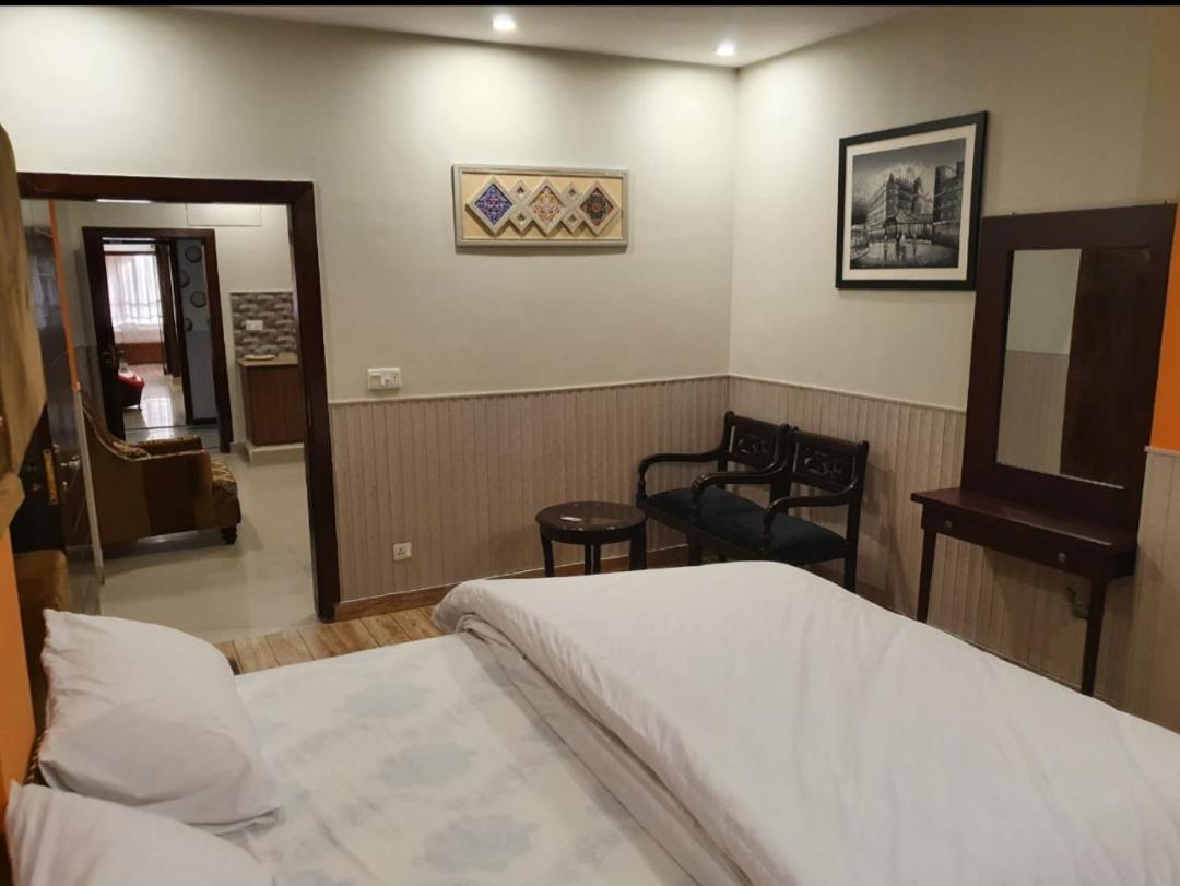 Hak Mall Suites And Apartments 라왈핀디 외부 사진