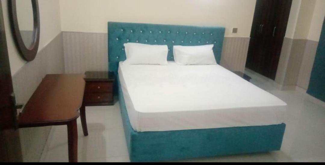 Hak Mall Suites And Apartments 라왈핀디 외부 사진