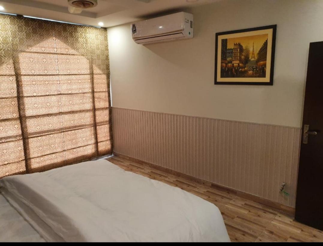 Hak Mall Suites And Apartments 라왈핀디 외부 사진