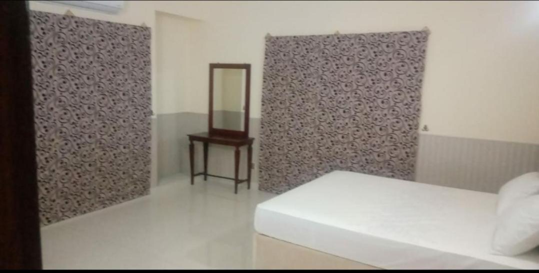 Hak Mall Suites And Apartments 라왈핀디 외부 사진